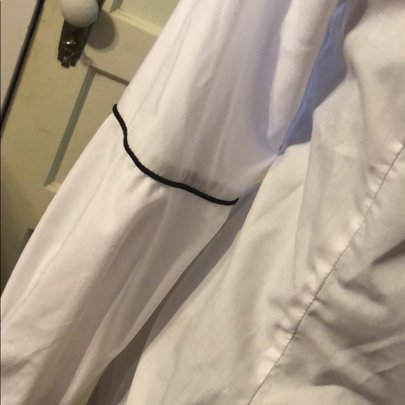 White blouse - Picture 4 of 6